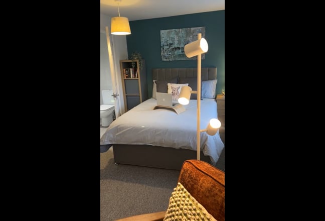 **Really Big Ensuite**Friendly House:** Main Photo