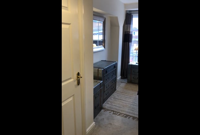 Beautiful Apartment/ Double Room, private En-Suite Main Photo