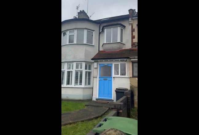 Large Double Rooms Available – N8 8QG Main Photo