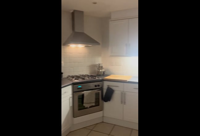 Pet-Friendly Flat Chertsey Station Bills Included Main Photo