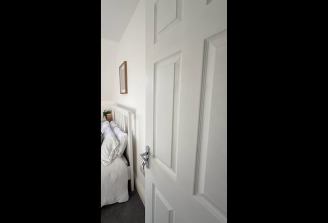 5 Star Property in the Centre of the High Street Main Photo