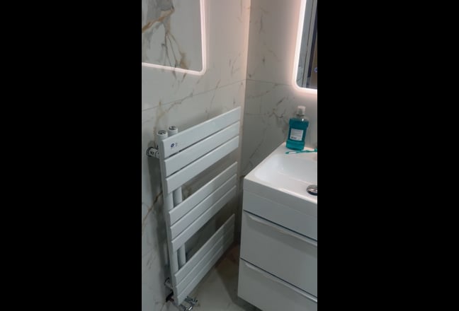 Beautiful Rooms in Modern Renovated Home Main Photo