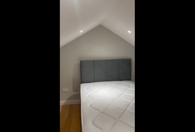 URGENT! Female roommate wanted! En-suite in W9 🔥  Main Photo