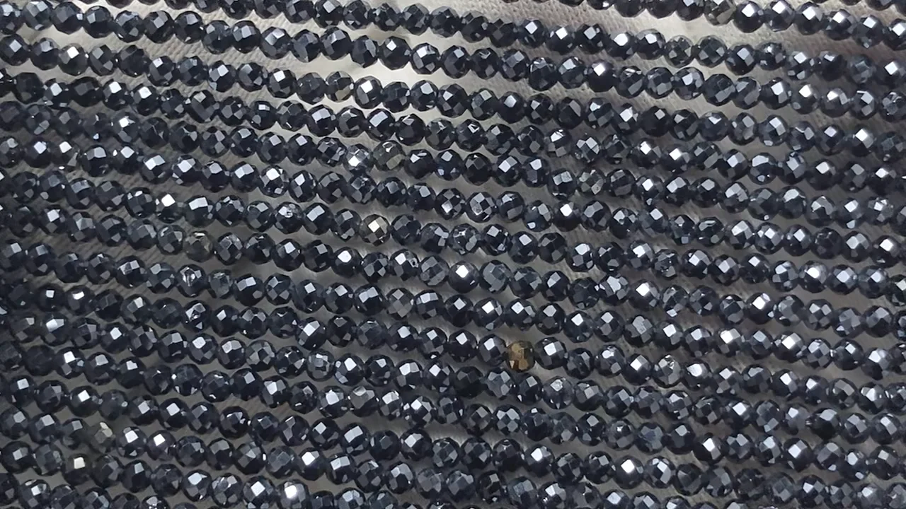 ブラックスピネル ラウンドカット2mm コーティング ネックレス｜天然石