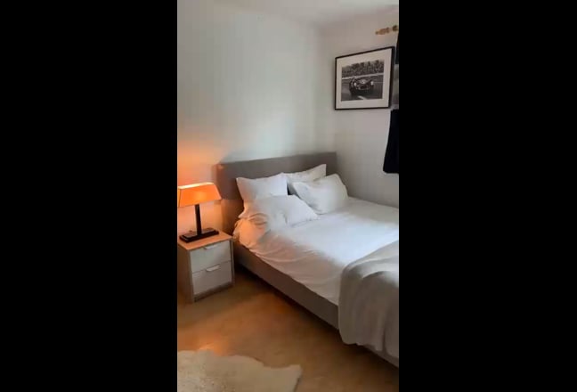 Bright Double Room in Well-Kept Kingston Home – Pr Main Photo