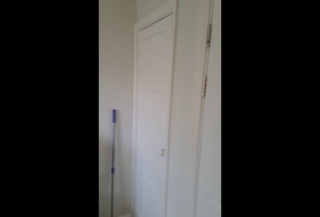 Lovely room close to  tube  Main Photo