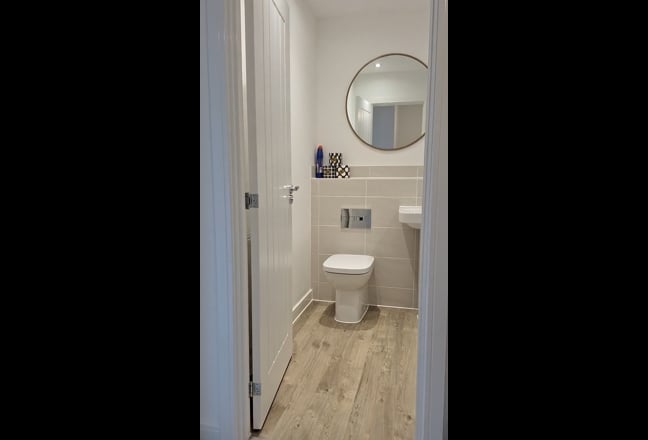 Double room with own bathroom in Swindon Main Photo