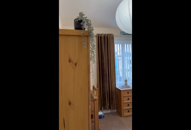 Town Centre Large Room | Bills Included Main Photo