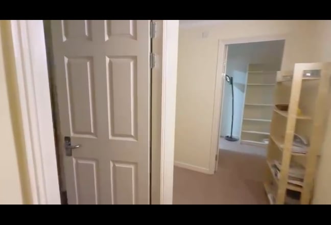 XL En-Suite Room | 30s to South Quay DLR | E14 Main Photo