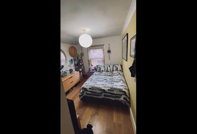 Double Room in the Heart of Brixton, Bills INC.  Main Photo