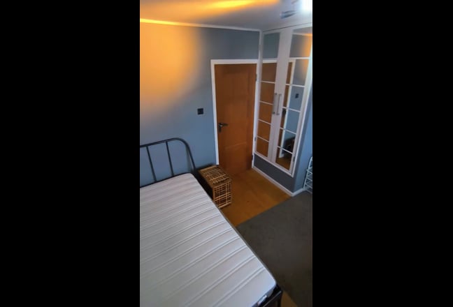 Double Room with Stunning Skyline Views – SE17  Main Photo