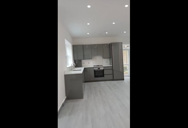  Premium Double Room Available – Private Estate Main Photo