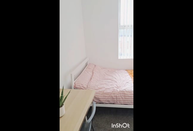 ⭐️ Large Double Rooms Available! No Deposit! 💯😍 Main Photo