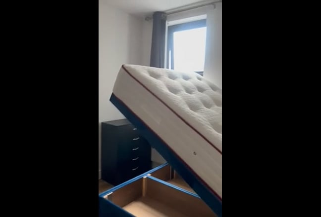 Bright and clean room in East Ham - All bills incl Main Photo