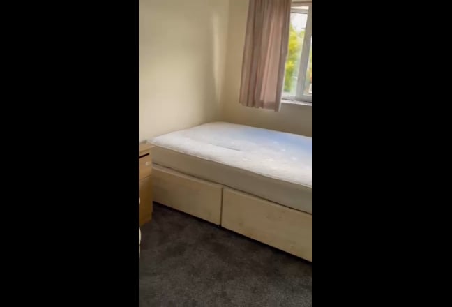 Large room in house share  Main Photo