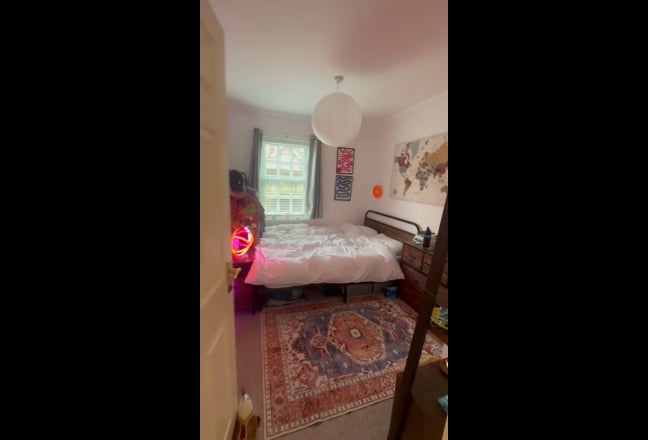 Double Room with En-Suite and Parking - social Main Photo