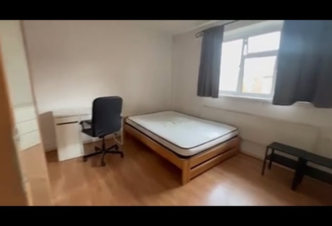 A spacious room in shared flat!  Main Photo