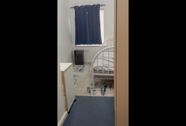  Double and Single Room  - Professional/Student Main Photo