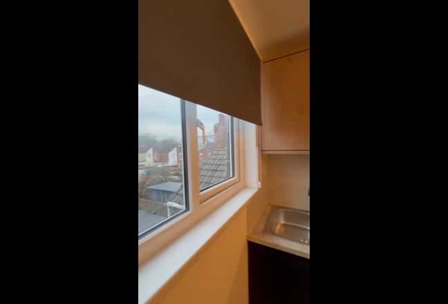 📍 Prime Town Centre Location – Near Faringdon Par Main Photo