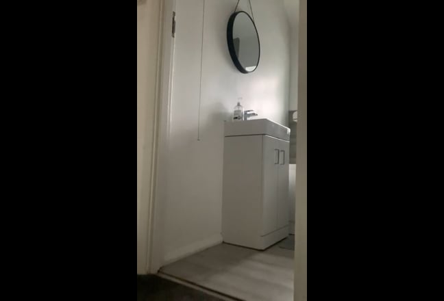 Modern Double Room in all female household! Main Photo