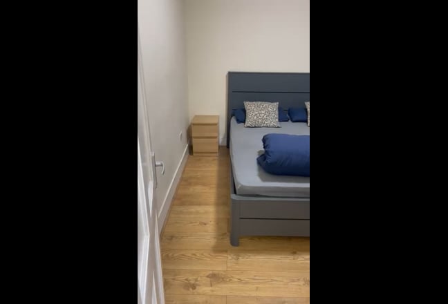 Bedroom for rent Main Photo