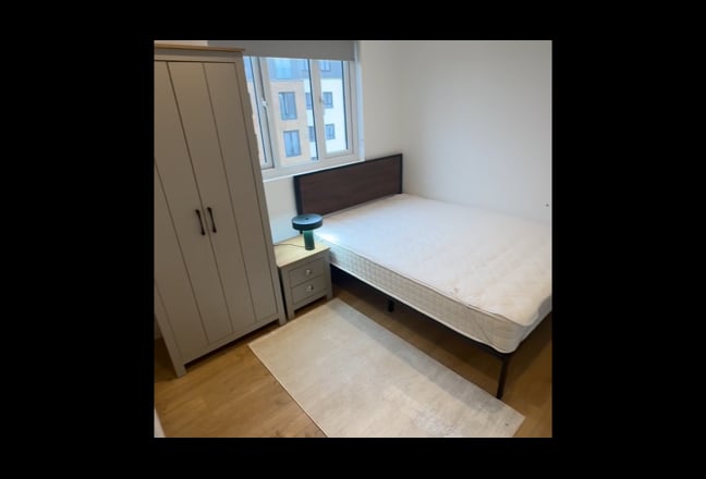 Modern Double Room, Peaceful -&pound;0 Deposit! Main Photo
