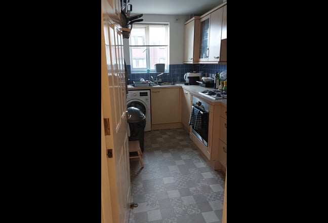 Cozy and bright flat, Kennet river side, town cent Main Photo