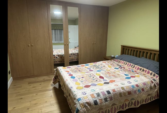 Double Room  Near Morden Underground Main Photo