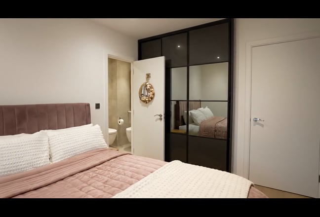 Ensuite in Twickenham close to train station TW1 Main Photo