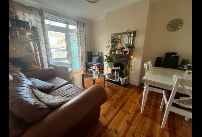 Friendly Hse share - all bills inc - 5mins to tube Main Photo