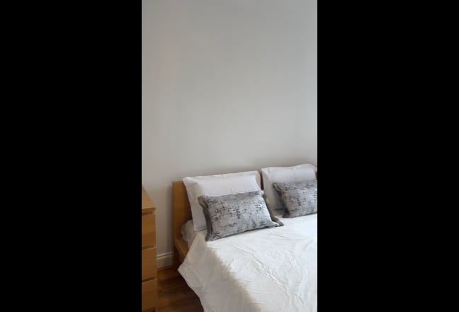 Bright double room at Leyton area  Main Photo