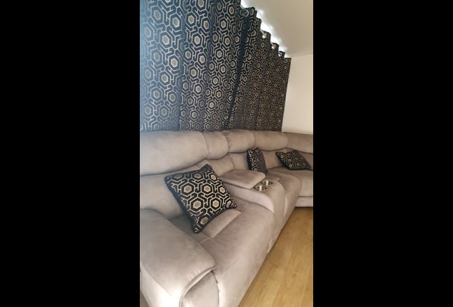 A double bed in a fully furnished house in a quiet Main Photo