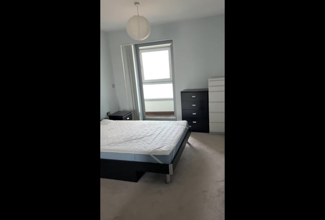 Spacious En-Suite Room in a 2-Bed Flat Main Photo