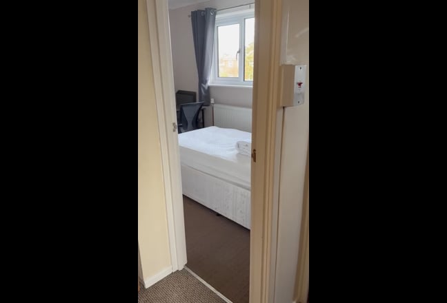 Single room in Woodley  Main Photo