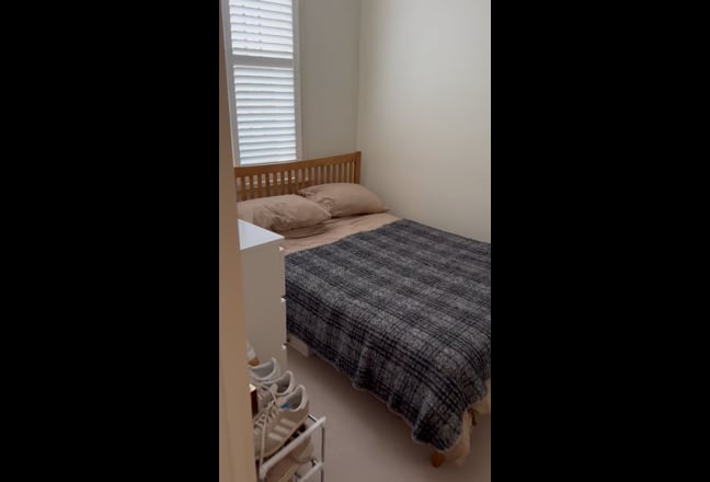 Double Room + Own Bathroom Next to Larkhall Park Main Photo