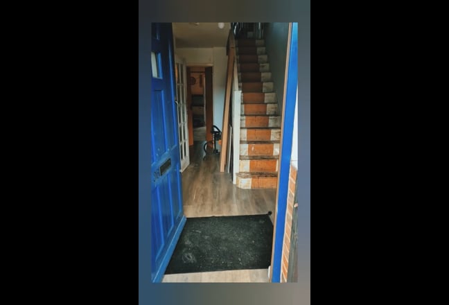 🌿 Large Double Room in a Calm, Spiritual Home  Main Photo