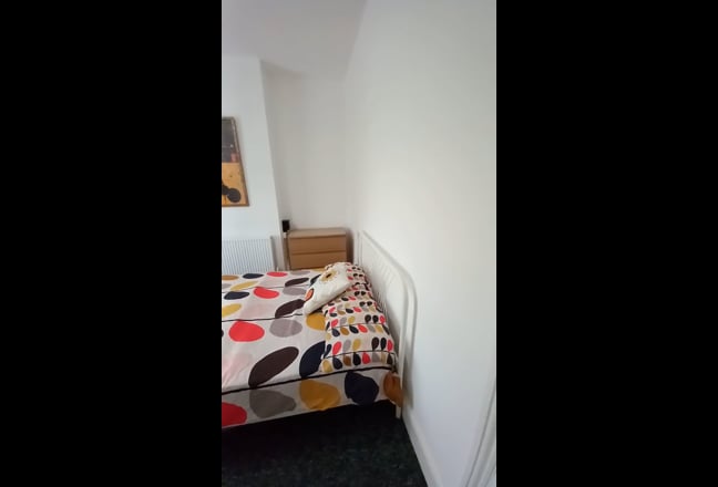 Beautiful double room available now Main Photo