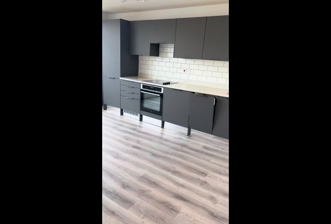 Refurbed 1 bed flat with balcony &communal terrace Main Photo