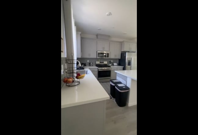 Large furnished private bedroom in single home Main Photo