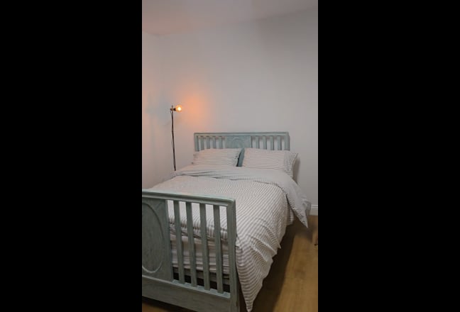 Double Room + Patio & Parking &pound;900 inc bills Main Photo