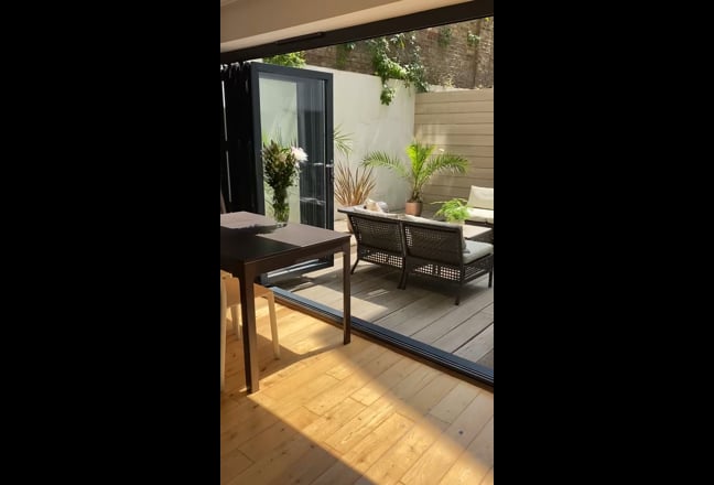 Double room available in beautiful apartment  Main Photo