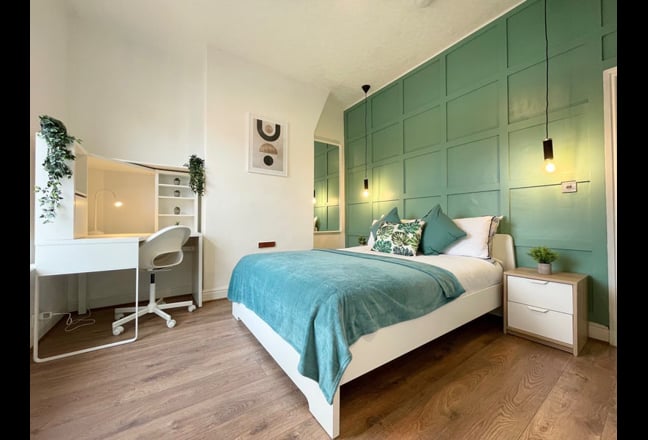 X2 Double Bedrooms• Home Office •Near Media City   Main Photo