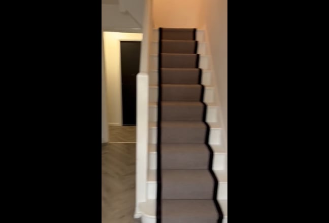 Furnished ensuite & double room in a quiet street Main Photo