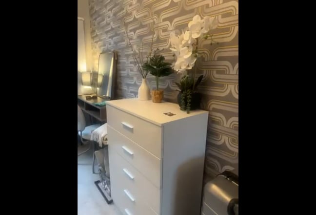 Huge Double Room! B27 Uc/Dss Only Fem Main Photo