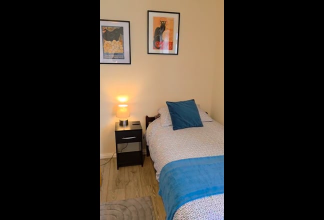 Large Single Room all bills included. Main Photo