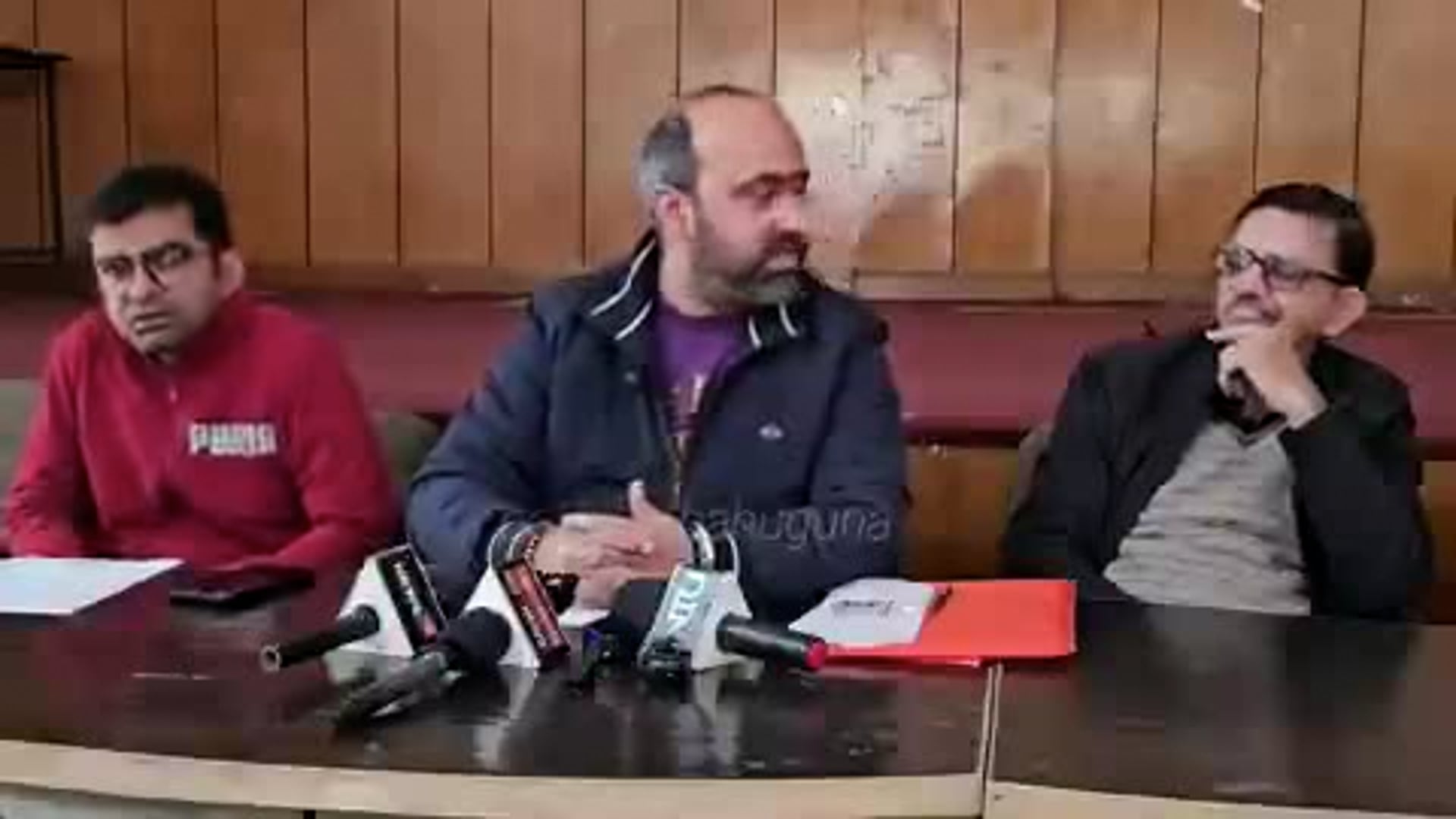 हिंदू संगठन के नेता बहुत ज्ञान दे रहे थे कि उत्तराखंड में हिंदू घट रहे हैं मुस्लिमों की आबादी बढ़ रही है तभी सामने बैठे एक रिपोर्टर के अंदर का पत्रकार जाग गया…