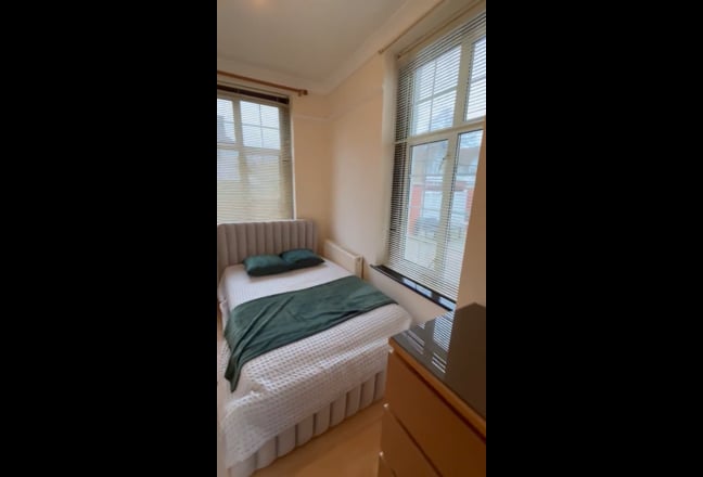 Double En - suite. Argyle Rd Ealing.  Main Photo