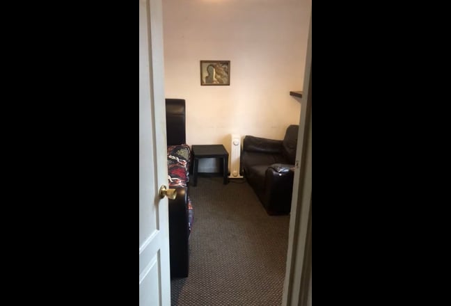 2 double bedrooms available with en-suite  Main Photo