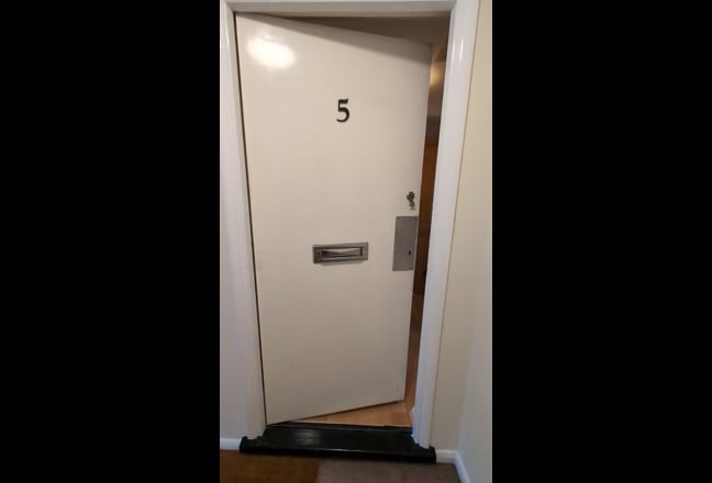 🏡 Spacious Double Room in Wimbledon Flat Share Main Photo