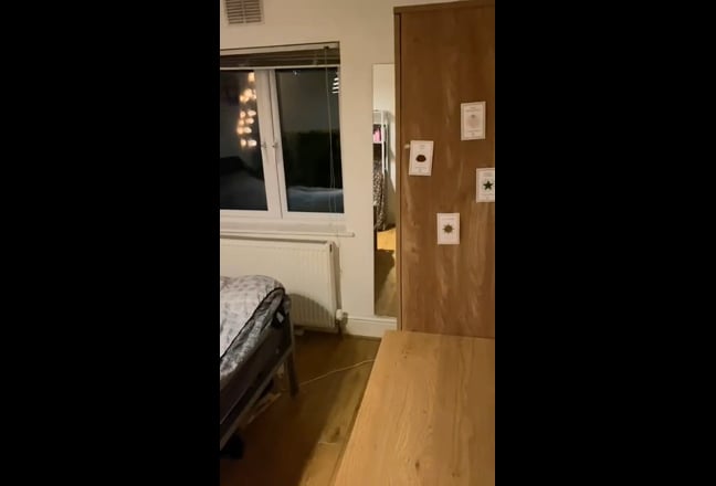 Double Bed Uni house Main Photo